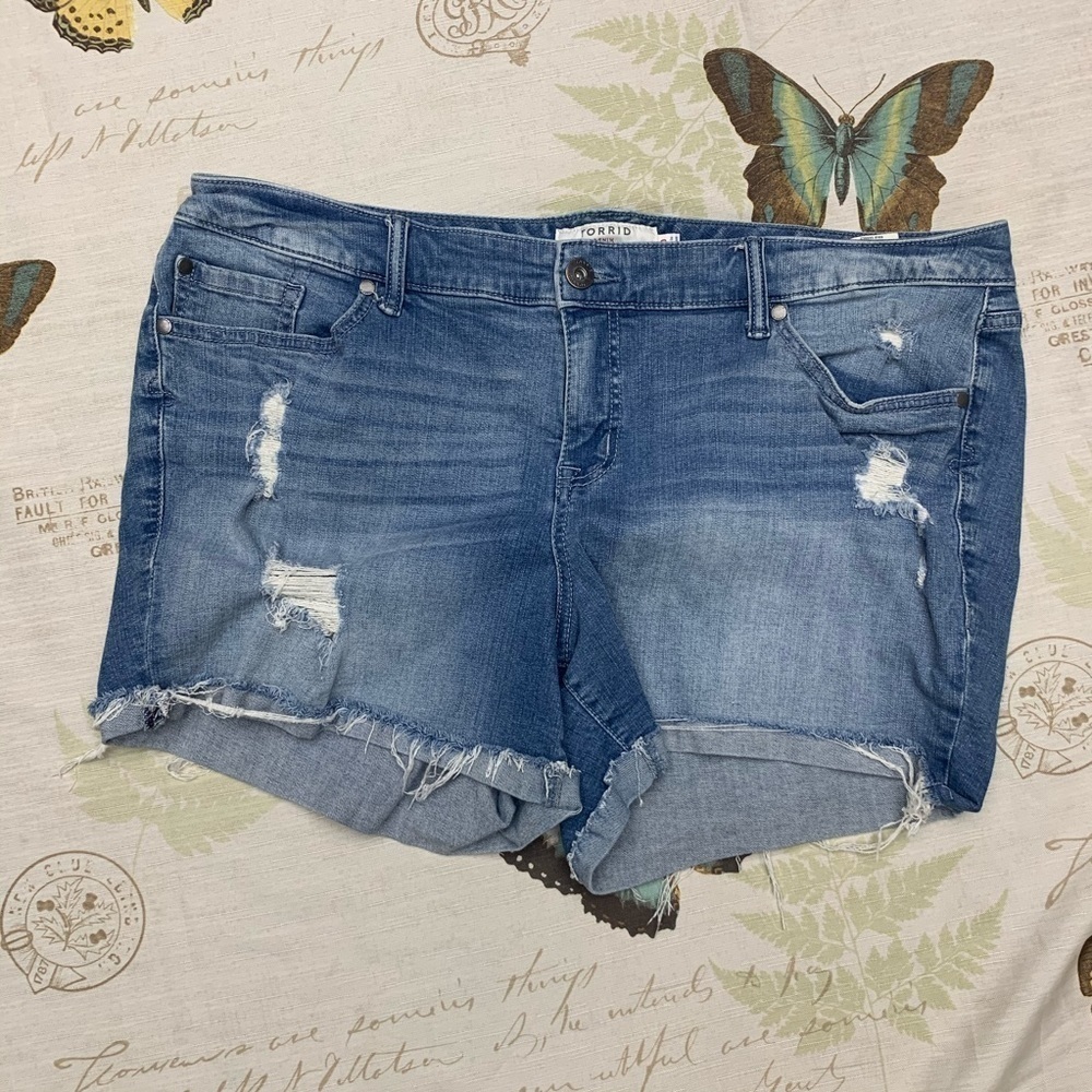 Torrid distressed cutoff shorts‎